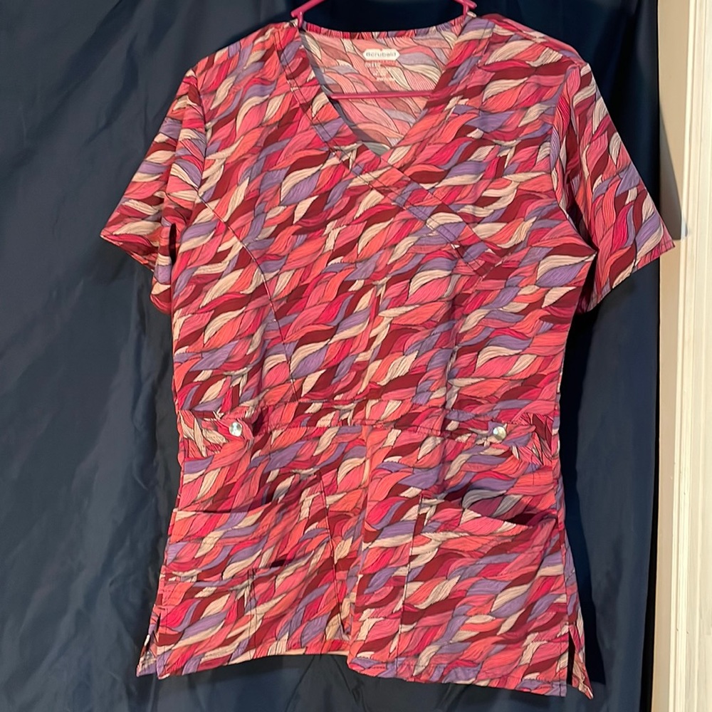 L scrub top